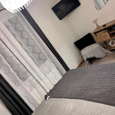 Appart Cosy Face A L'etang Sault Apartman